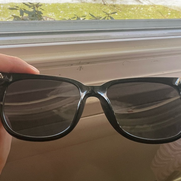 Guess Sunglasses - Picture 8 of 9